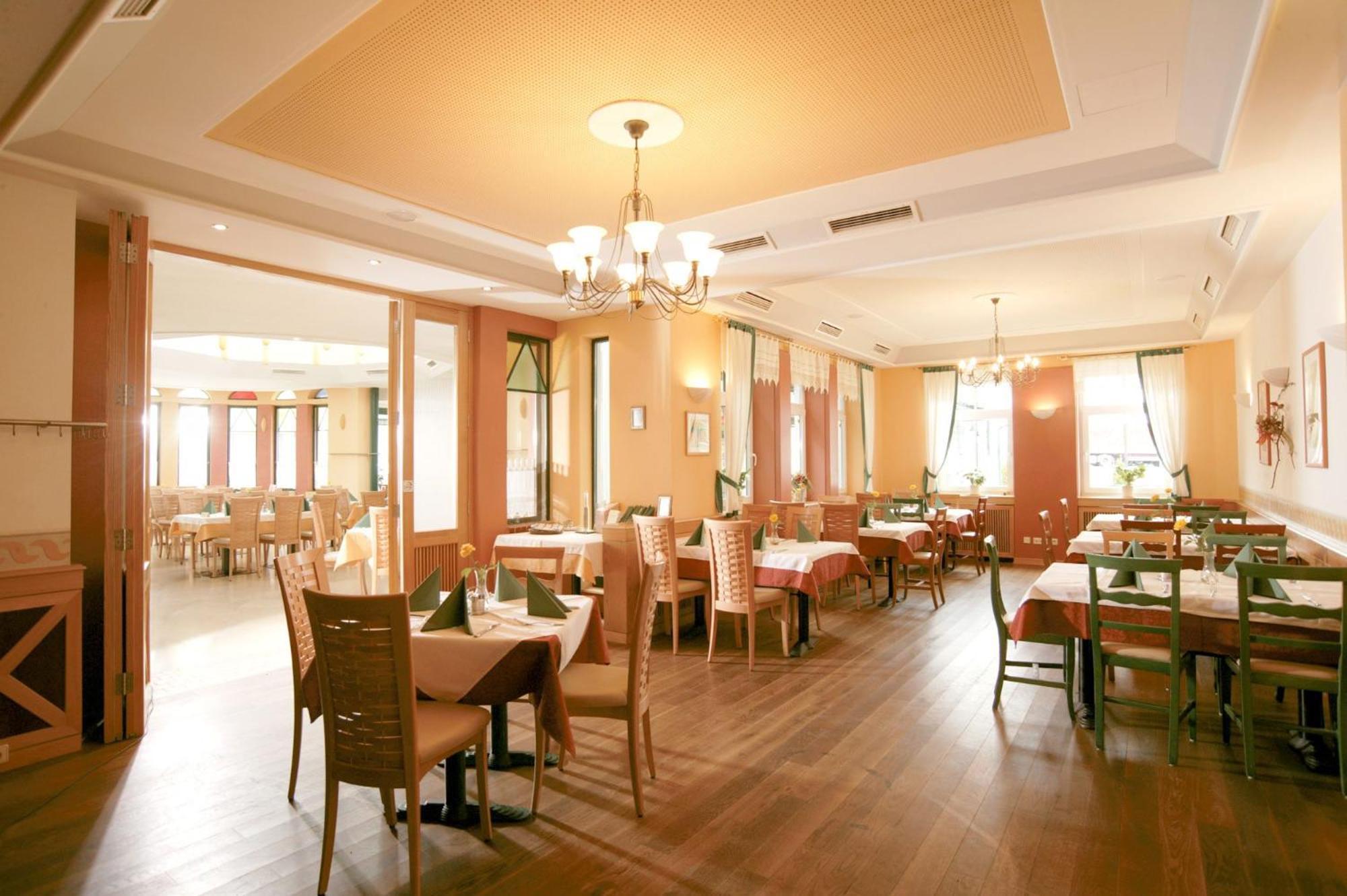Rasthaus Zum Dokl Hotel Глайсдорф Екстериор снимка