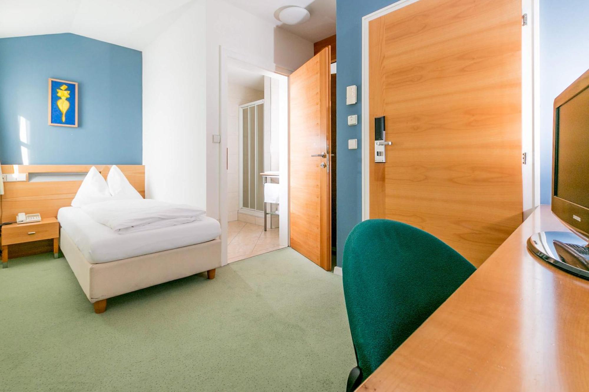 Rasthaus Zum Dokl Hotel Глайсдорф Екстериор снимка